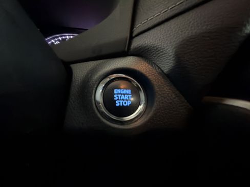 Used 2020 Toyota RAV4 XLE Premium FWD image 16