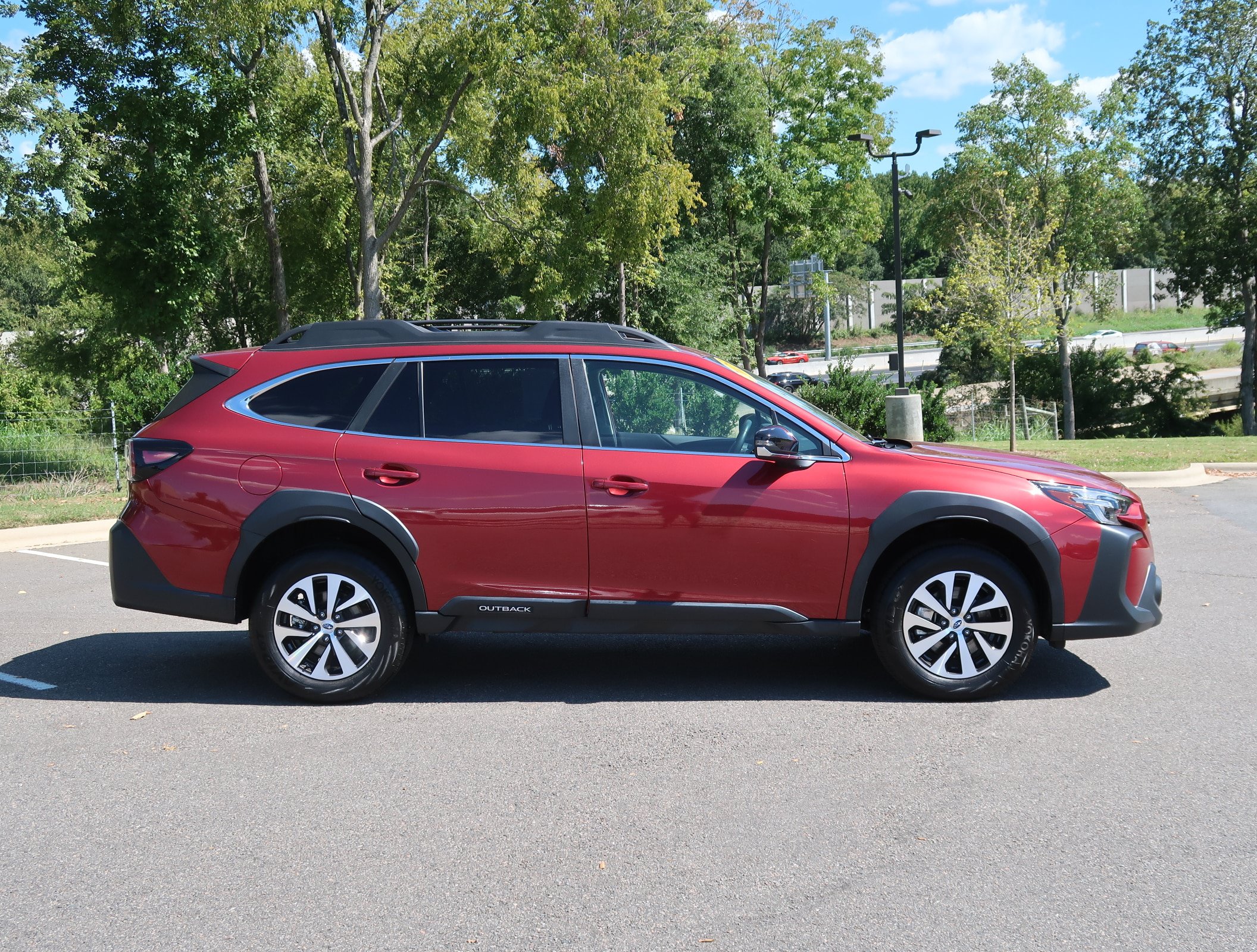 Certified 2025 Subaru Outback Premium AWD/4WD image 9