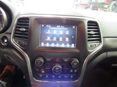 Used 2021 Jeep Grand Cherokee Laredo AWD/4WD image 20