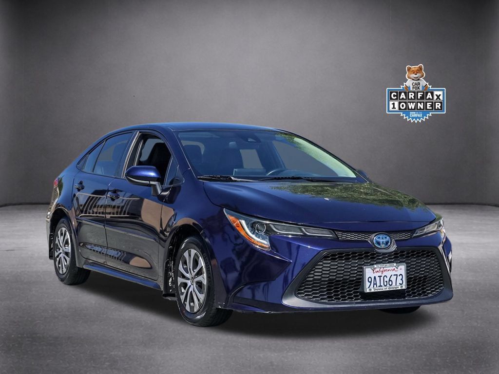 Used 2022 Toyota Corolla LE w/ Premium Interior Package FWD image 2
