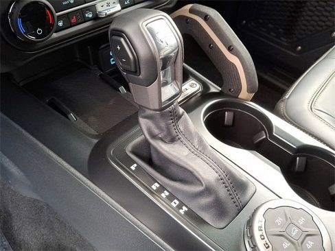 New 2025 Ford Bronco Badlands image 10