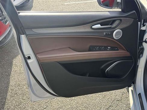 Used 2020 Alfa Romeo Stelvio Ti w/ Active Blind Spot Package image 15