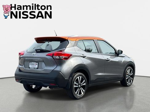 Used 2019 Nissan Kicks SV FWD image 2