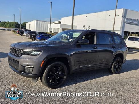 Used 2023 Jeep Grand Cherokee L Limited w/ Black Appearance Package RWD image 3
