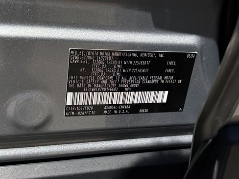 Used 2024 Toyota RAV4 LE AWD/4WD image 33