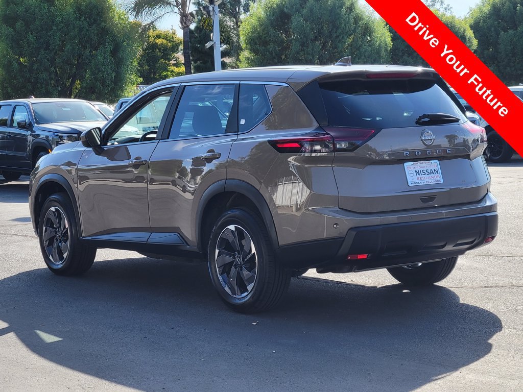 Used 2025 Nissan Rogue SV FWD image 3