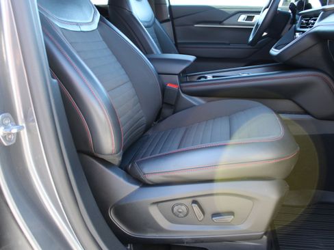 Used 2025 Ford Explorer ST-Line w/ Premium Package image 18