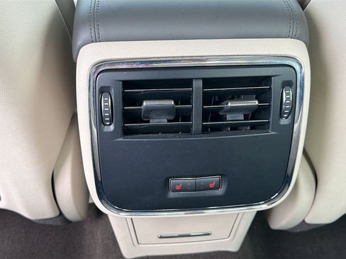 Used 2020 Lincoln Continental AWD w/ Premium Package image 25