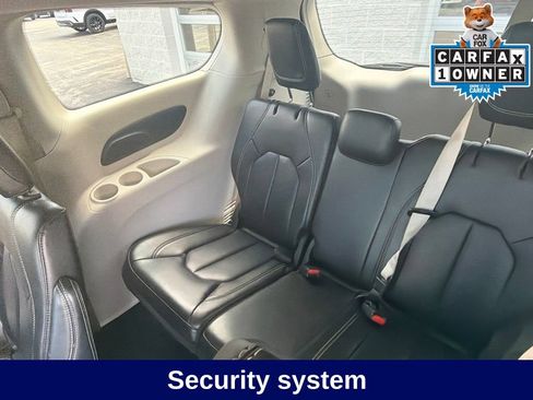Used 2023 Chrysler Pacifica Touring-L FWD image 21