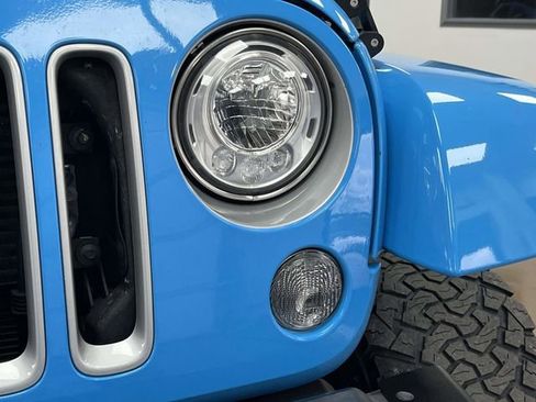 Used 2018 Jeep Wrangler Unlimited Sahara w/ Connectivity Group image 11