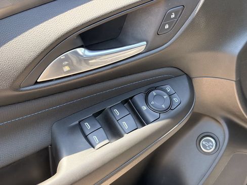 Used 2025 Buick Envista Sport Touring w/ Convenience I Package FWD image 18