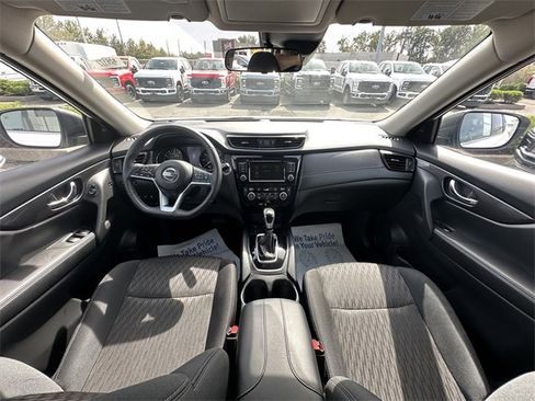 Used 2019 Nissan Rogue SV w/ Premium Package image 16