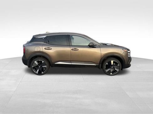 New 2025 Nissan Kicks SR image 9