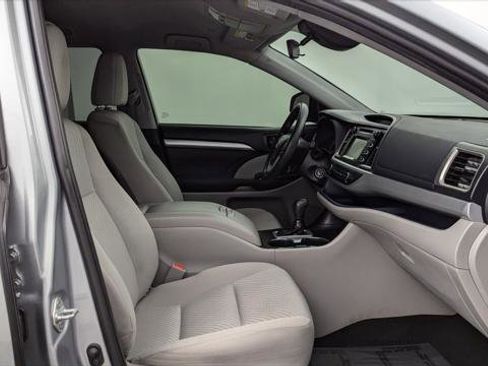 Used 2019 Toyota Highlander LE image 21