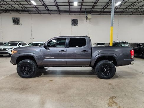 Used 2020 Toyota Tacoma SR5 RWD image 7