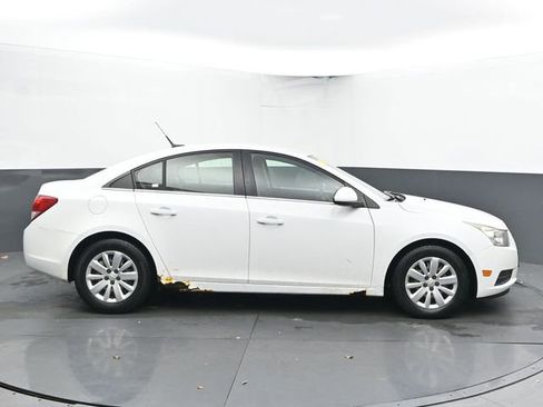 Used 2011 Chevrolet Cruze LT image 11