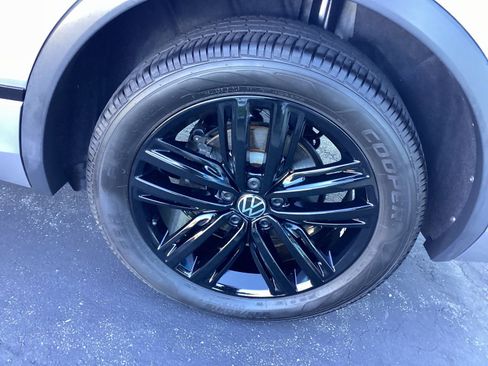 Used 2022 Volkswagen Tiguan SE R-Line image 23