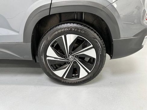 Used 2023 Volkswagen Taos SE w/ Panoramic Sunroof Package AWD/4WD image 16