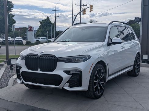 Used 2020 BMW X7 xDrive40i w/ M Sport Package AWD/4WD image 9