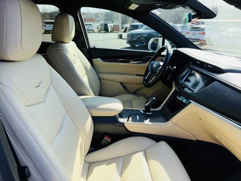 Used 2019 Cadillac XT5 FWD image 18