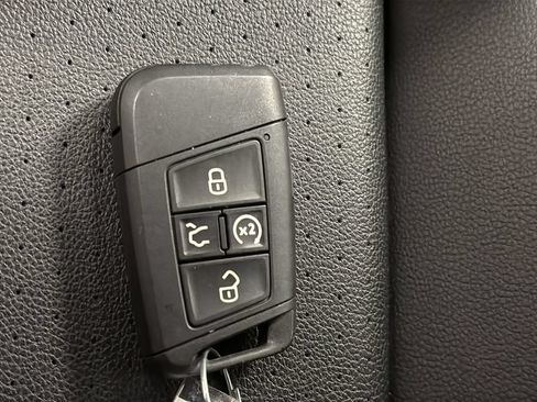 Used 2024 Volkswagen Tiguan SE AWD/4WD image 20