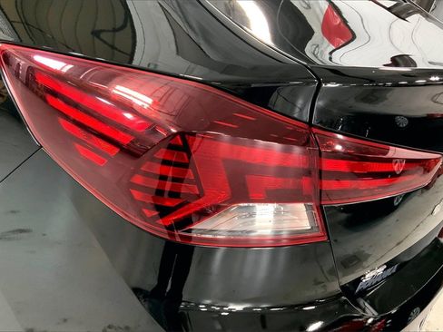 Used 2019 Hyundai Elantra SE image 28