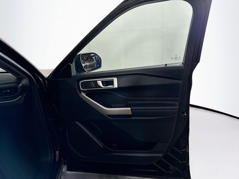 Used 2024 Ford Explorer XLT w/ Equipment Group 202A image 33