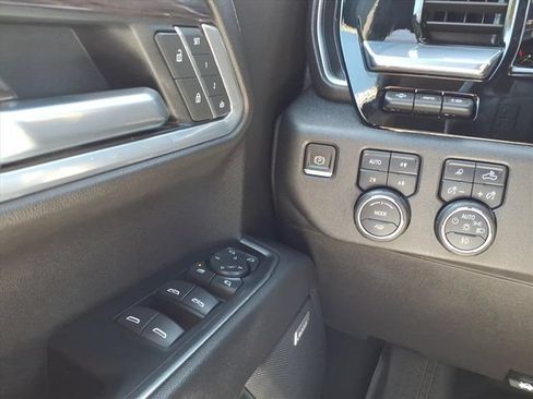 Certified 2022 Chevrolet Silverado 1500 LTZ w/ Technology Package AWD/4WD image 24
