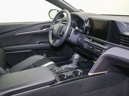 Used 2025 Toyota Camry SE FWD image 18
