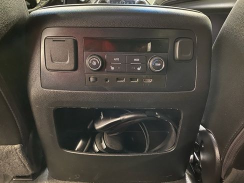 Used 2019 Chevrolet Suburban Premier image 16