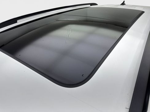 Used 2024 Volkswagen Atlas SE w/ Panoramic Sunroof Package FWD image 24