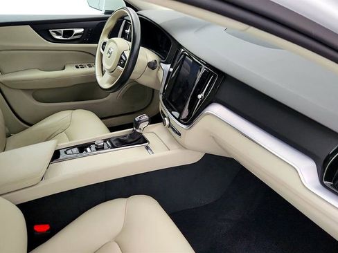 Used 2019 Volvo S60 T6 Momentum w/ Premium Package image 25
