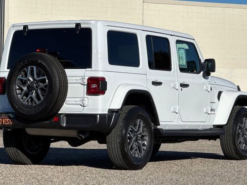 Used 2024 Jeep Wrangler Unlimited Sahara AWD/4WD image 4