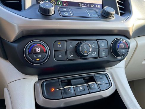 Used 2023 GMC Acadia Denali w/ Denali Ultimate Package image 16