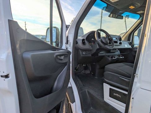 Used 2025 Mercedes-Benz Sprinter 2500 image 23