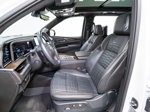 Used 2023 Cadillac Escalade Sport Platinum w/ LPO, ONYX Package image 17