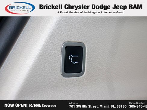 Used 2024 Chrysler Pacifica Touring-L image 10