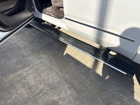 Used 2019 GMC Yukon XL Denali w/ Denali Ultimate Package image 12