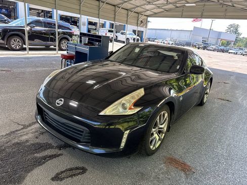 Used 2014 Nissan 370Z Coupe RWD image 4