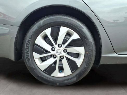 Used 2025 Nissan Altima 2.5 S FWD image 19