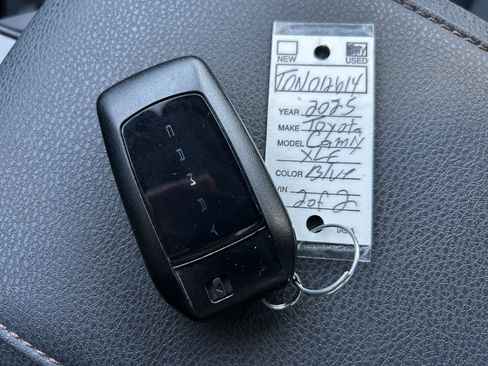 Used 2025 Toyota Camry XLE image 36