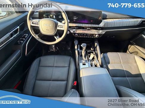 Used 2024 Kia Telluride EX w/ EX Captain's Chair Package AWD/4WD image 9