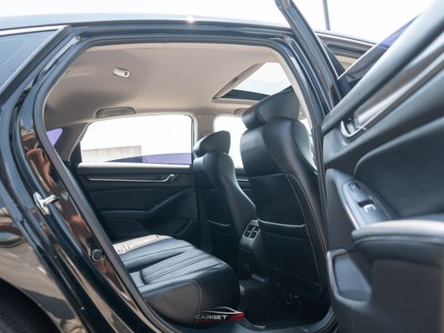 Used 2018 Honda Accord Touring image 18