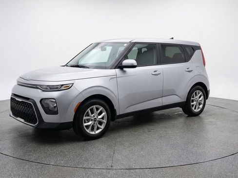 Used 2025 Kia Soul LX w/ LX Technology Package image 3