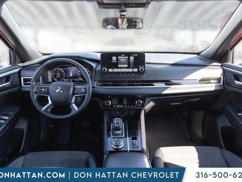 Used 2024 Mitsubishi Outlander SE image 15