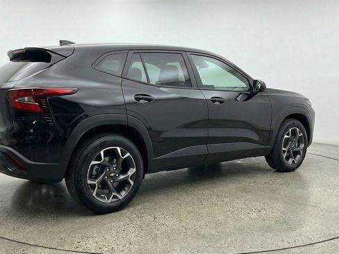 Used 2025 Chevrolet Trax LT image 9