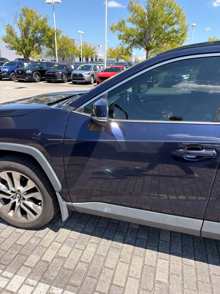 Used 2019 Toyota RAV4 XLE Premium FWD image 17