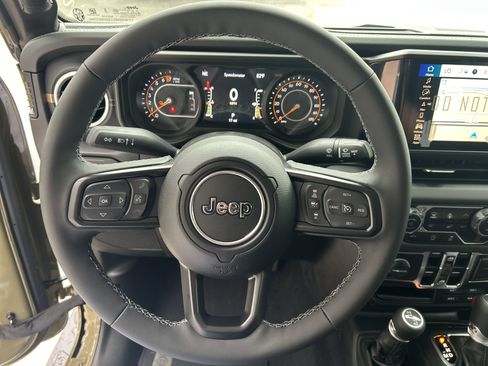 New 2025 Jeep Gladiator Sport image 12