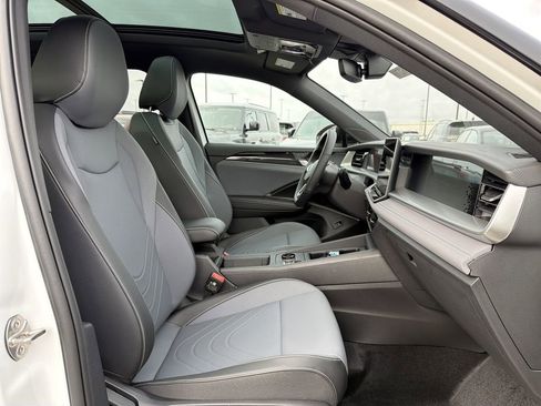 New 2026 Volkswagen Tiguan SE R-Line image 19