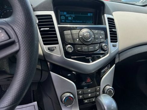 Used 2015 Chevrolet Cruze LS FWD image 33